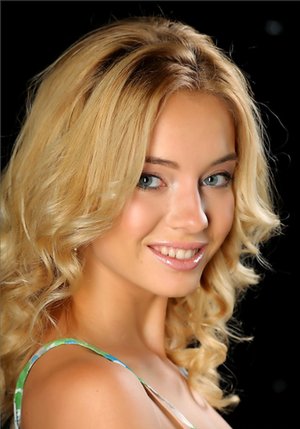 MPL Studios invites you to browse their free photos with Danica has a perfect form