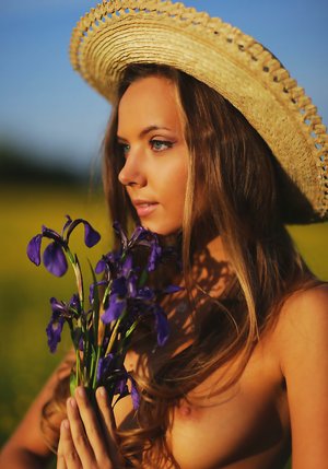 Met Art invite you to explore xxx pics featuring Mango A has a superb body