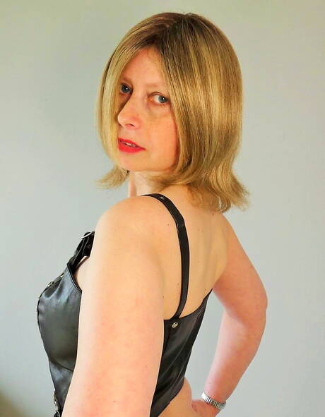 TAC Amateurs invite you to explore xxx pics with Posh Sophia xxx gallery 273066