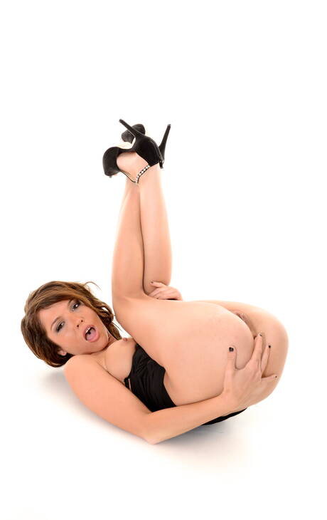 iStripper offers xxx pic gallery with Tiffany Fox in masturbation scene